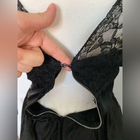 1950s Dior Style Vintage Black Lace Dress - Picture 6 of 13